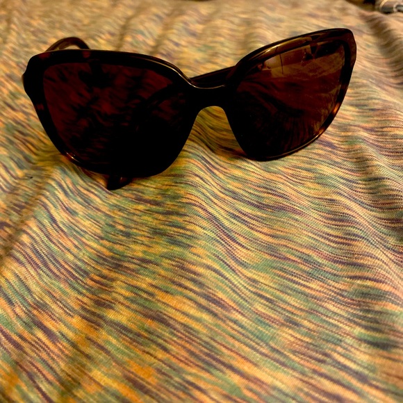 Women’s Prada sunglasses made in Italy😎 - Picture 1 of 8
